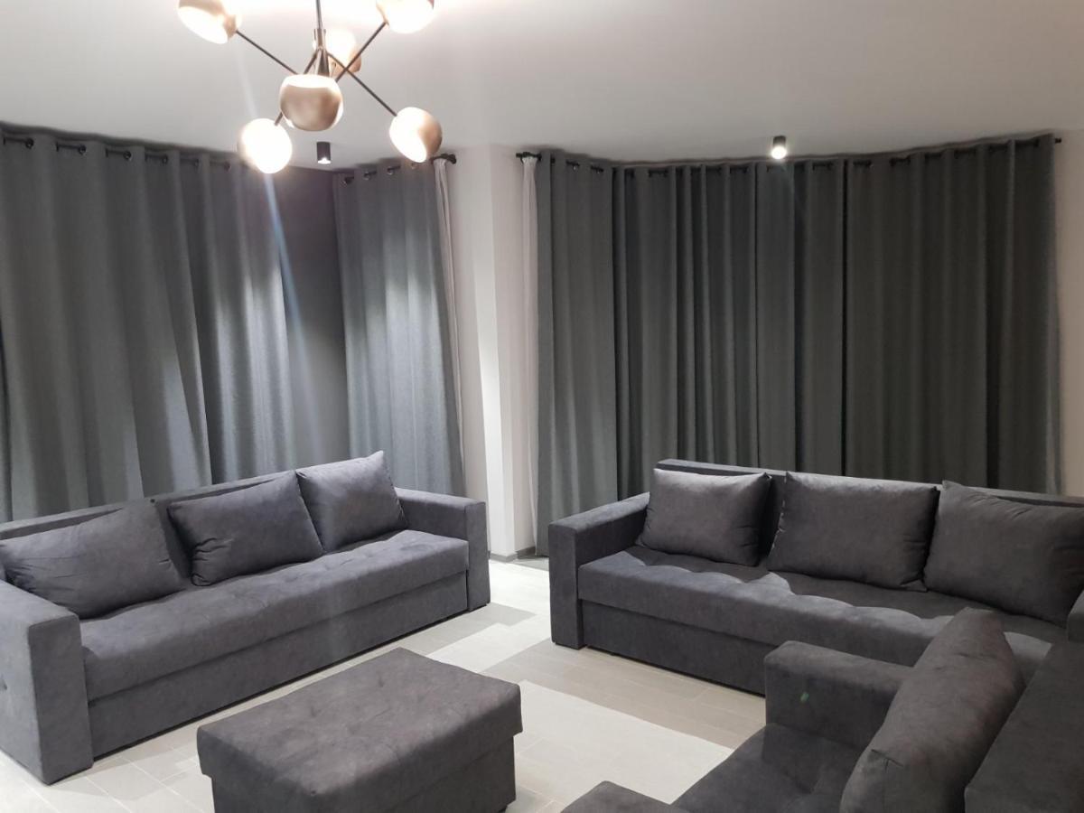 Uzhorod 3 Room Lovely House Bagian luar foto